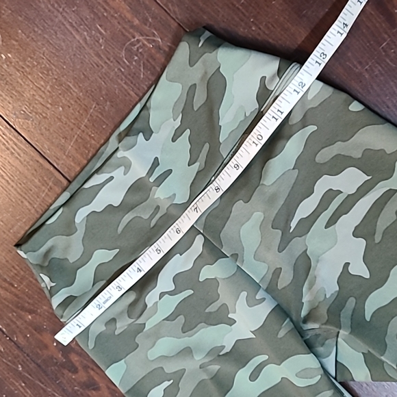 💚 Victoria's Secret PINK Active Camo Shorts - Picture 5 of 7